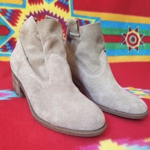 Carlos Santana Leighton Bootie